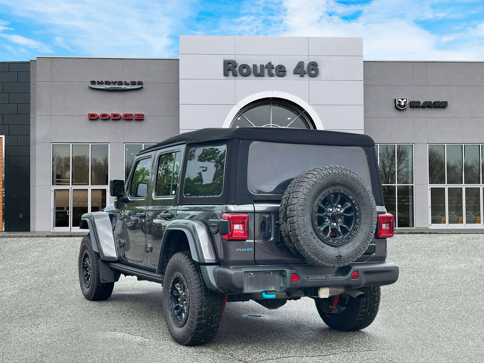 Used 2023 Jeep Wrangler Unlimited Rubicon 4xe AWD/4WD image 4