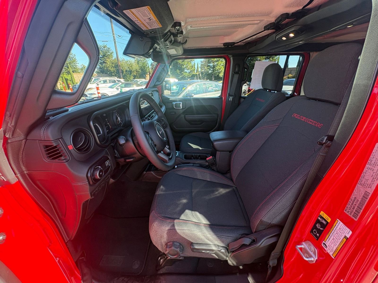 Used 2025 Jeep Wrangler Unlimited Rubicon image 25