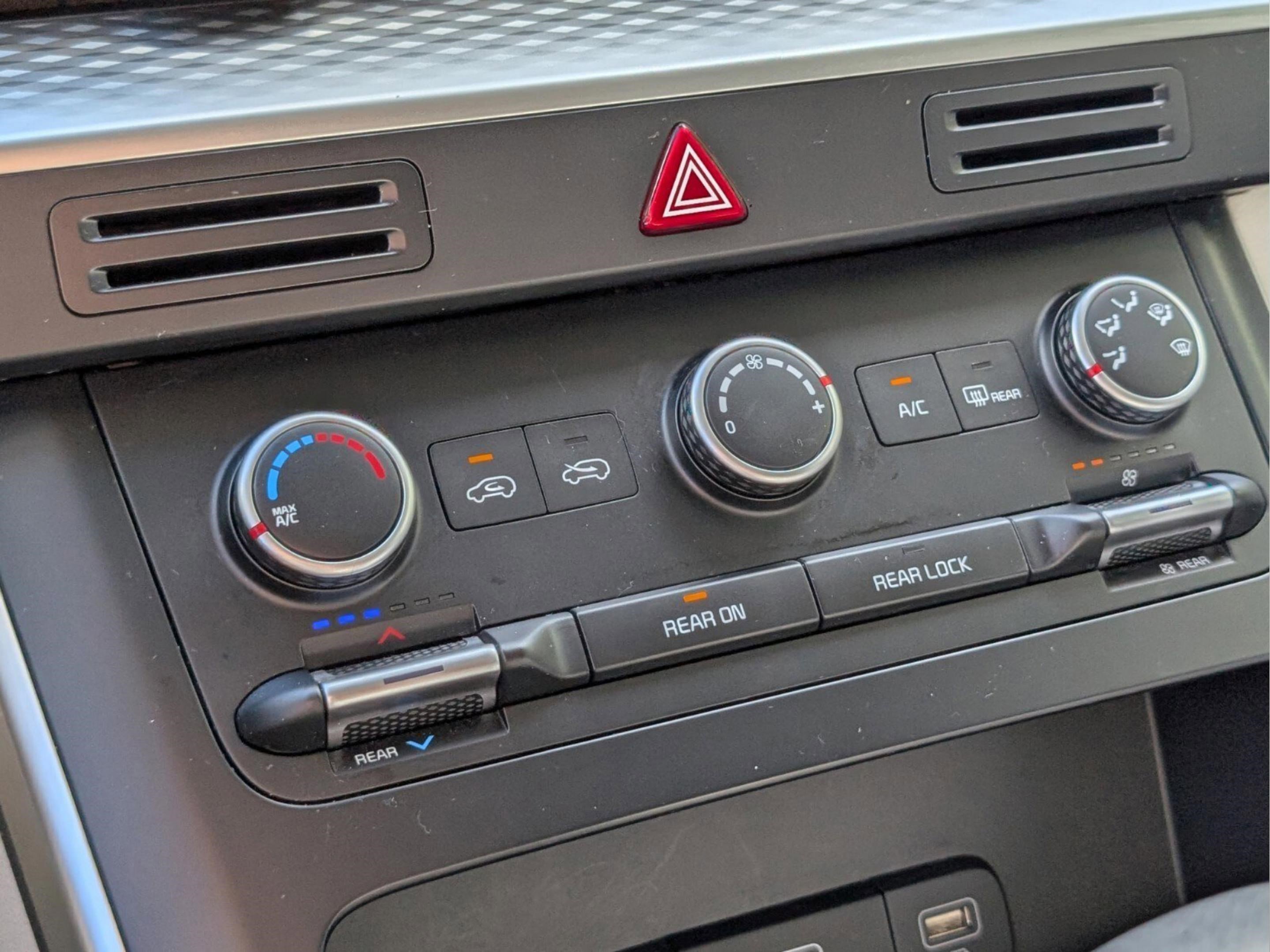 Certified 2024 Kia Carnival LX image 38