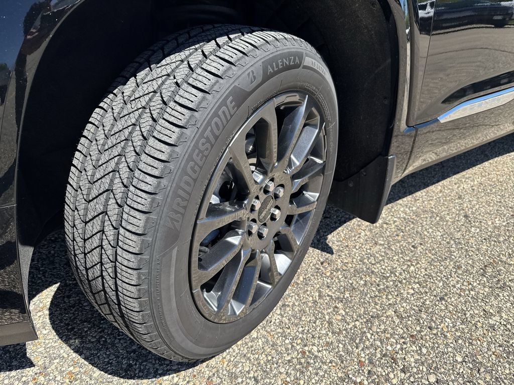Certified 2023 GMC Acadia Denali w/ Black Diamond Edition AWD/4WD image 3