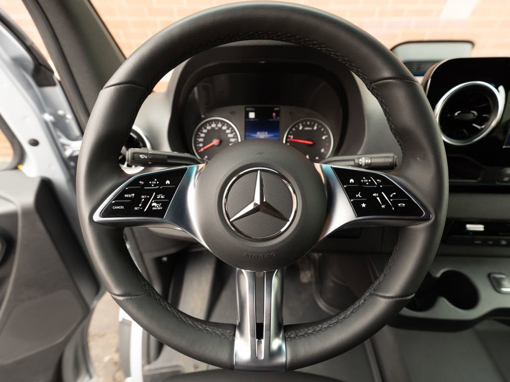 Used 2025 Mercedes-Benz Sprinter 2500 image 11