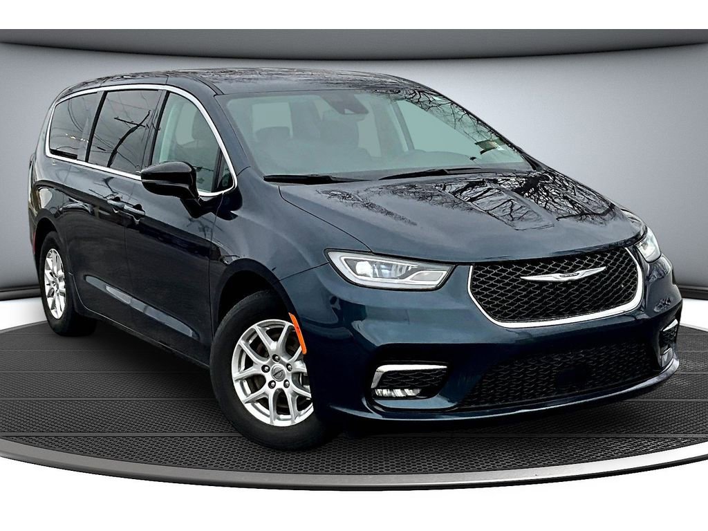 Used 2024 Chrysler Pacifica Touring-L image 13