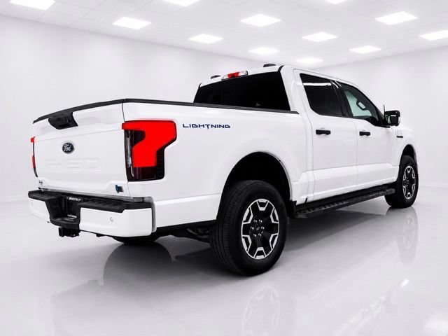 Used 2022 Ford F150 Lightning XLT AWD/4WD image 4