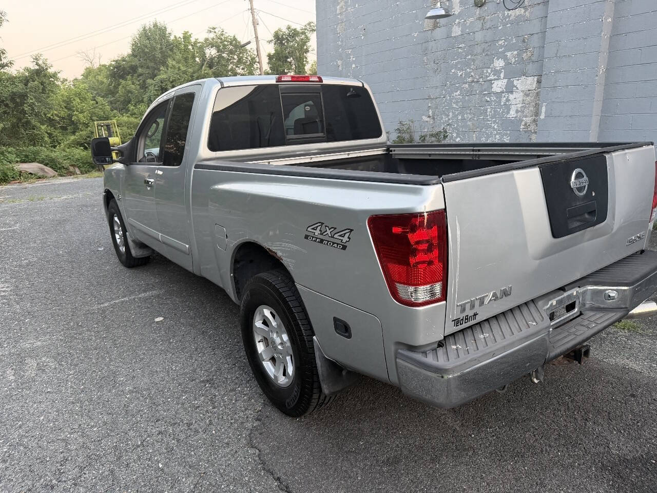 Used 2004 Nissan Titan SE AWD/4WD image 5