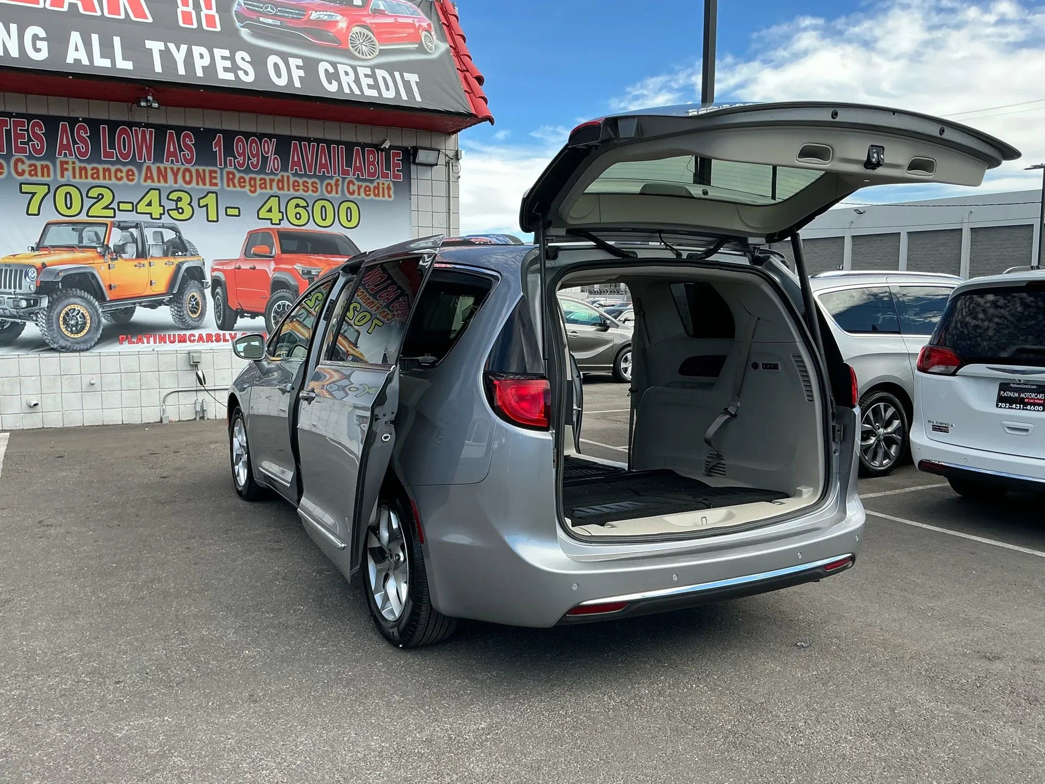 Used 2020 Chrysler Pacifica Limited FWD image 29