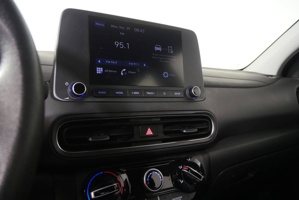 Used 2023 Hyundai Kona SE image 15