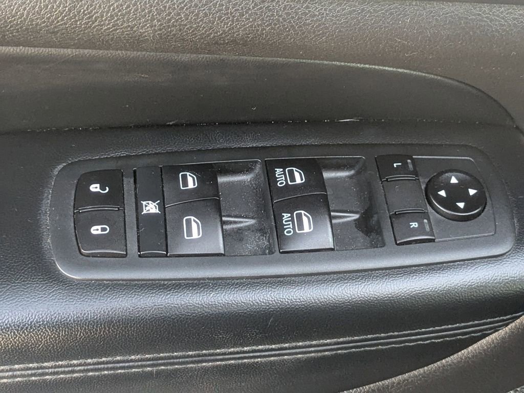 Used 2020 Jeep Grand Cherokee Laredo w/ 18" Wheel & 8.4" Radio Group image 17