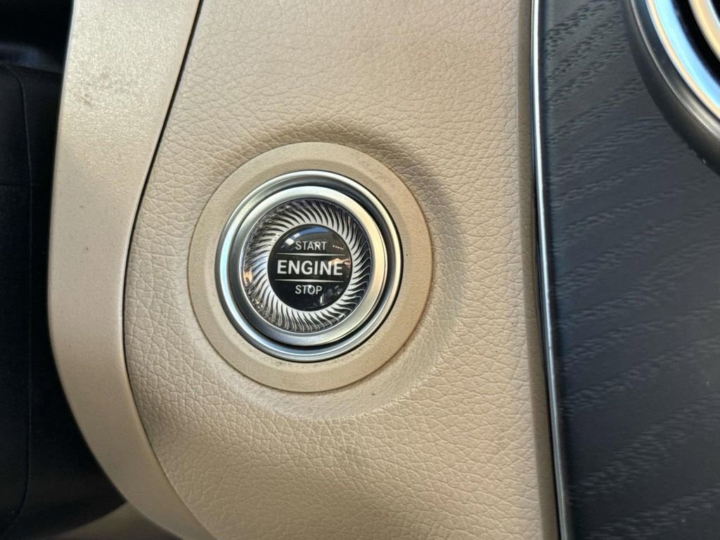 Used 2022 Mercedes-Benz GLC 300 4MATIC image 27