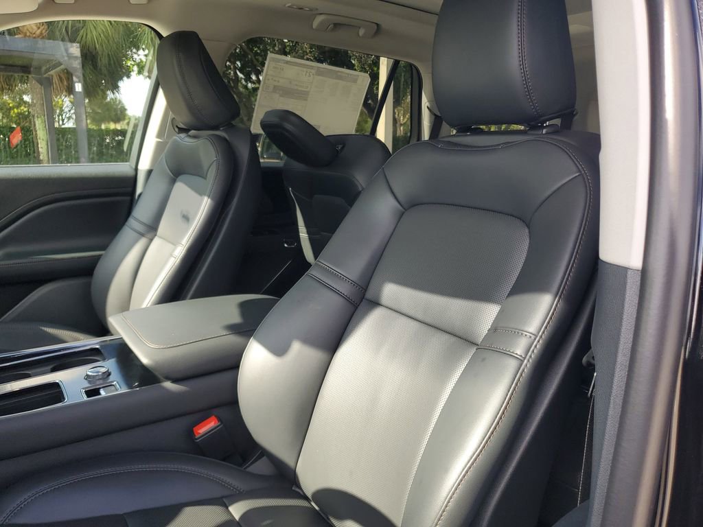New 2025 Lincoln Aviator 2WD w/ Equipment Group 101A image 23