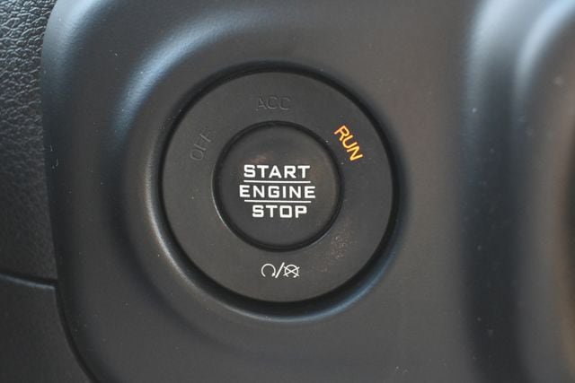 Used 2019 Jeep Wrangler Unlimited Sahara AWD/4WD image 34