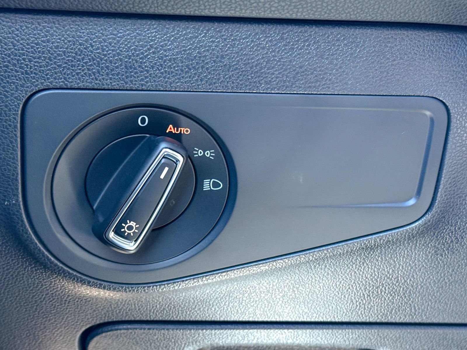 Used 2024 Volkswagen Tiguan SE R-Line image 26