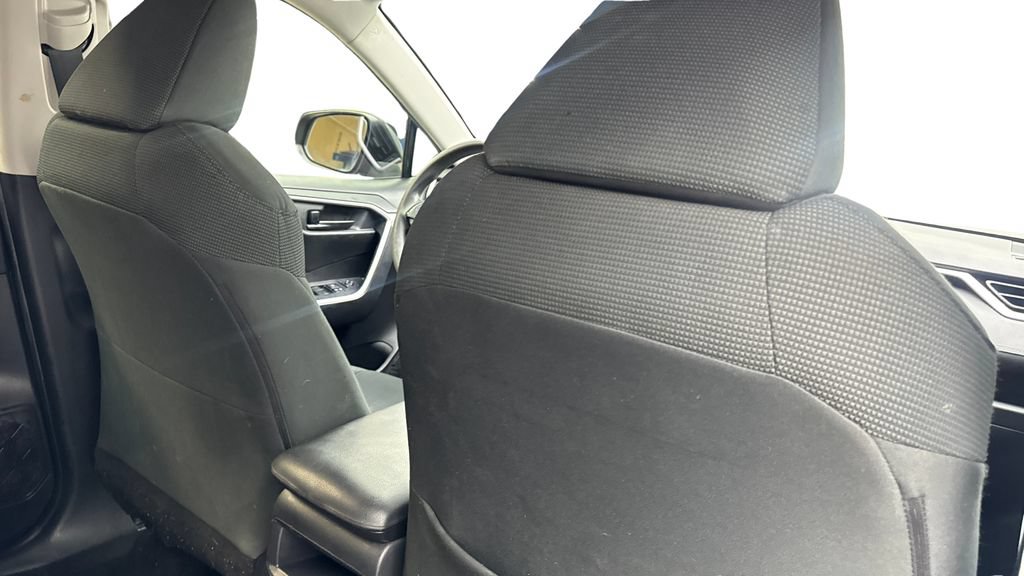 Used 2021 Toyota RAV4 LE FWD image 41
