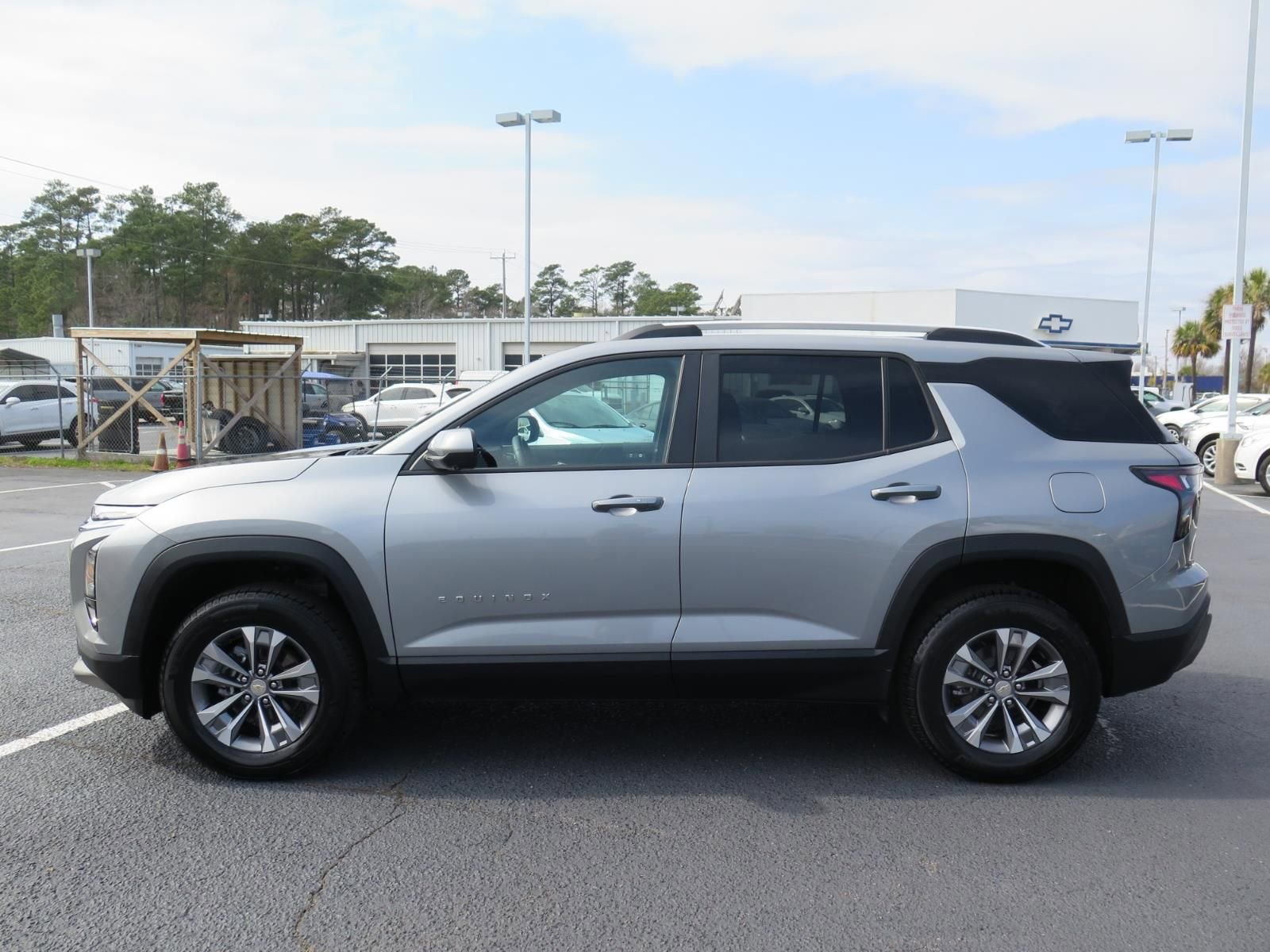 Used 2025 Chevrolet Equinox LT w/ Convenience Package II image 6