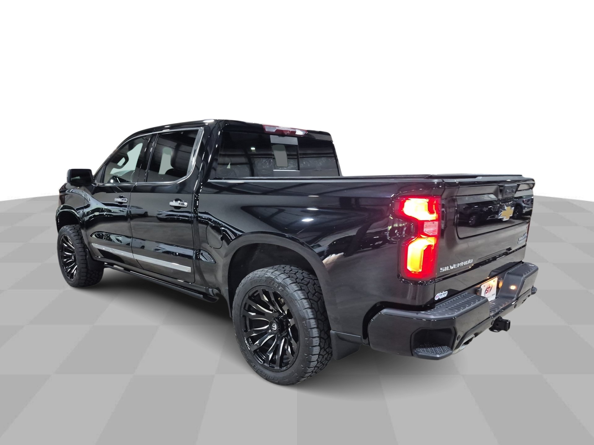 Used 2024 Chevrolet Silverado 1500 High Country w/ High Country Premium Package AWD/4WD image 7