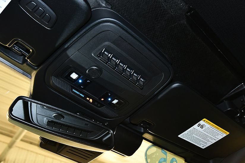 Used 2025 Ford Bronco Badlands AWD/4WD image 28
