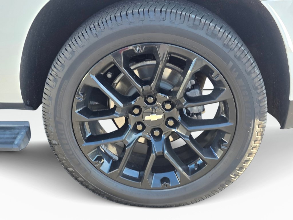 Used 2024 Chevrolet Suburban High Country AWD/4WD image 23