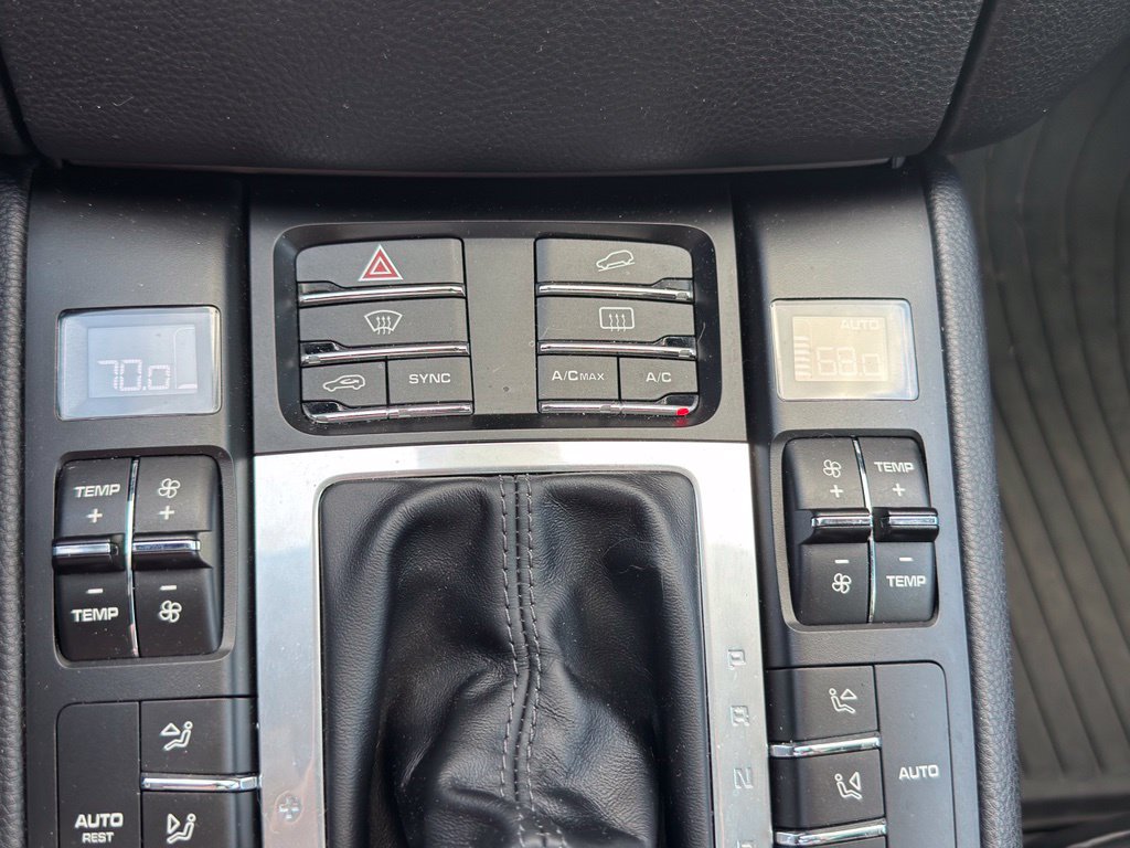 Used 2018 Porsche Macan AWD/4WD image 26