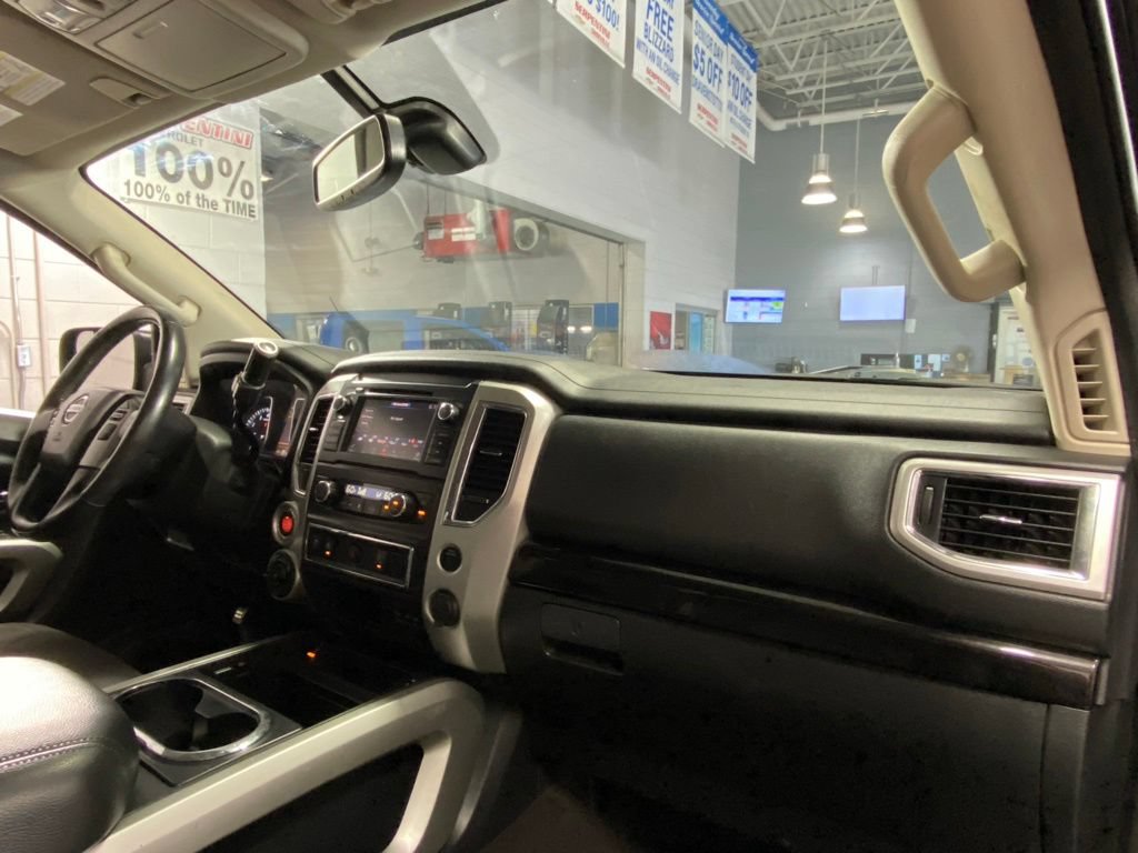 Used 2019 Nissan Titan SV w/ SV Convenience Package AWD/4WD image 34