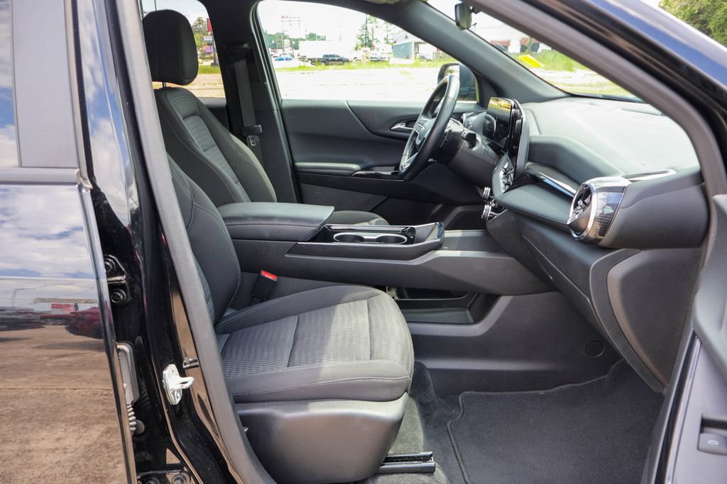Used 2025 Chevrolet Equinox LT FWD image 8