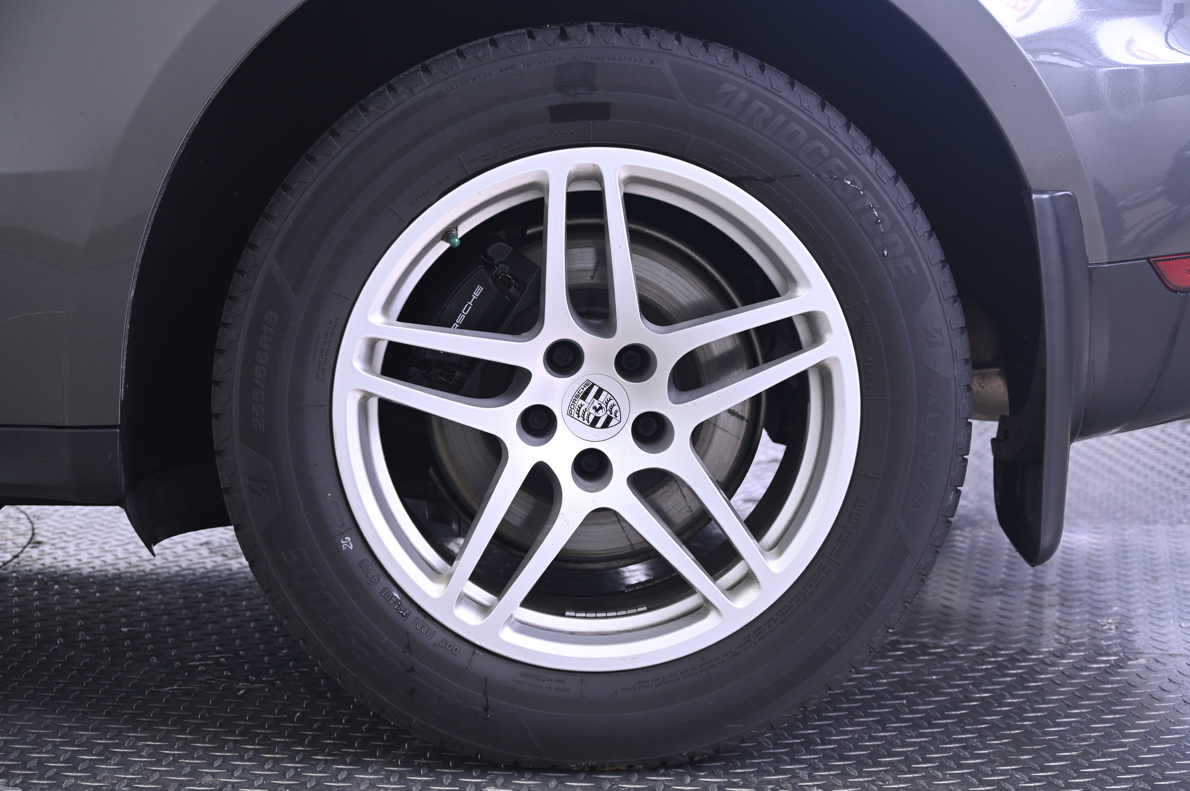 Used 2018 Porsche Macan AWD/4WD image 12