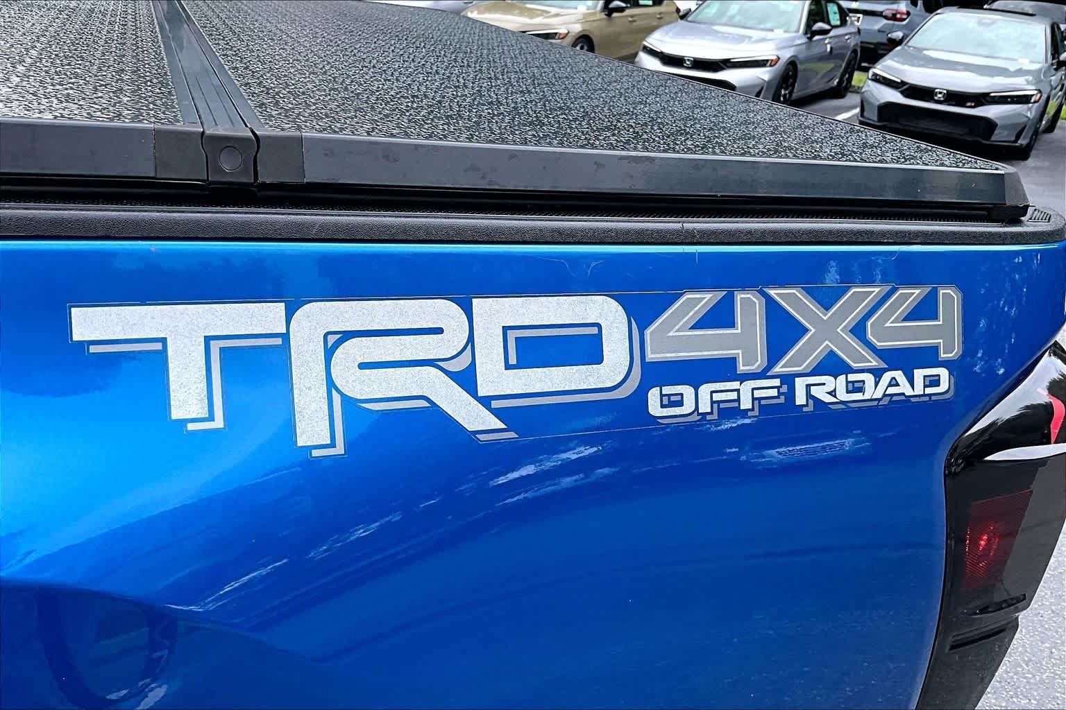 Used 2017 Toyota Tacoma TRD Off-Road w/ Tow Package AWD/4WD image 9