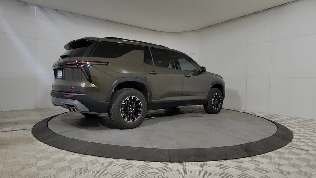 Used 2025 Chevrolet Traverse Z71 w/ Enhanced Driving Package image 7