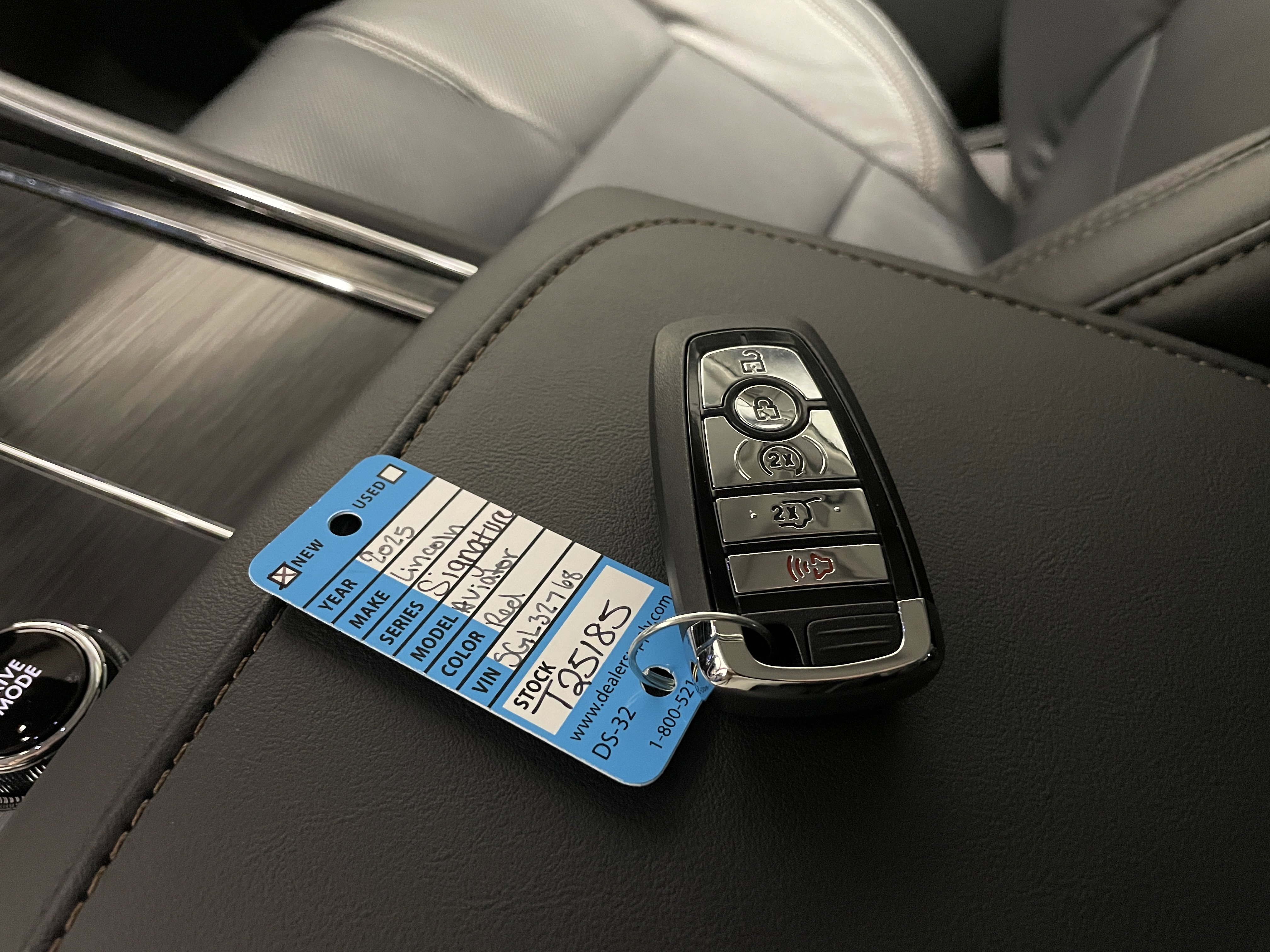 New 2025 Lincoln Aviator Reserve w/ Luxury Package image 16