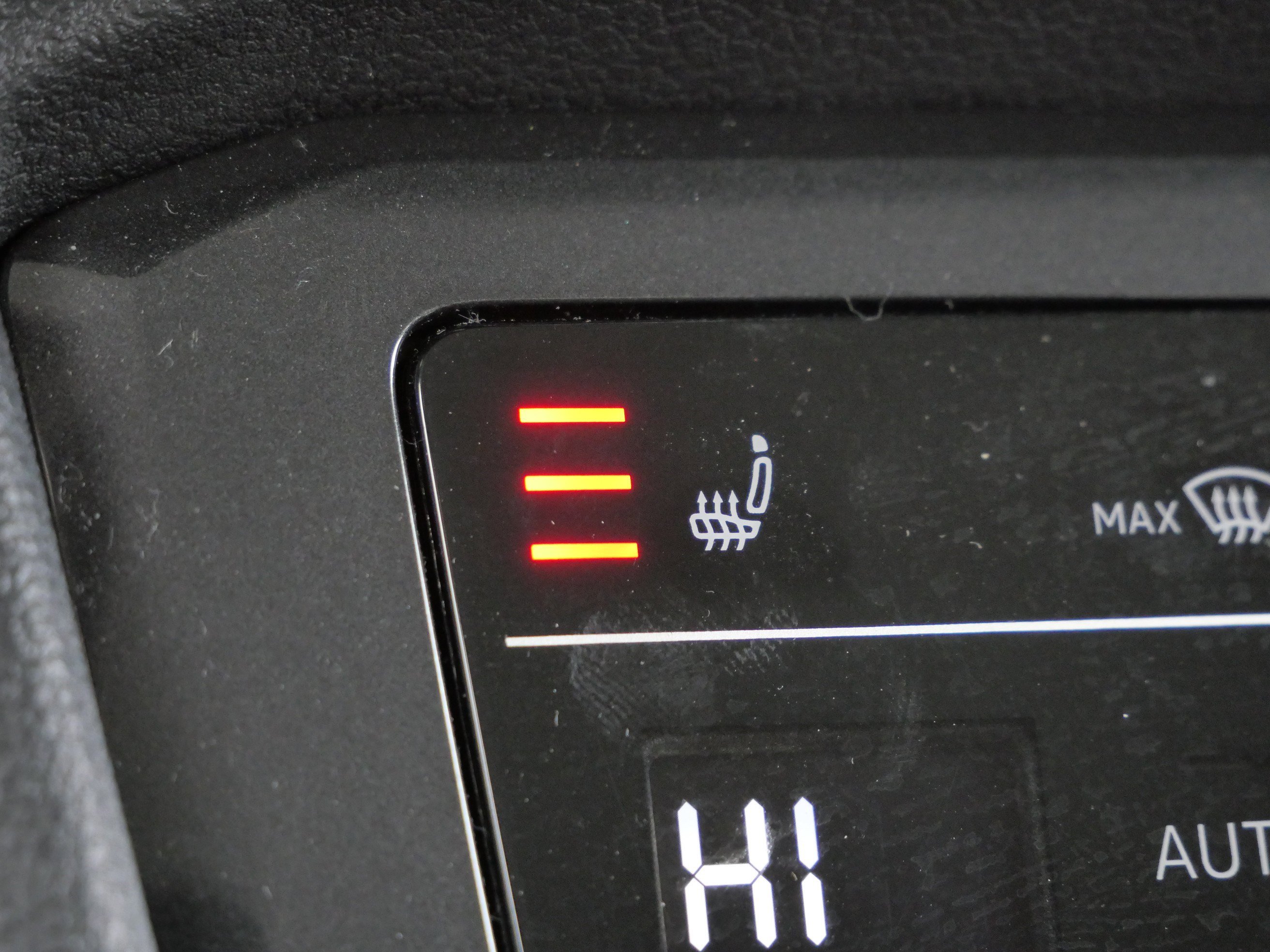 Certified 2022 Volkswagen Tiguan SE image 30