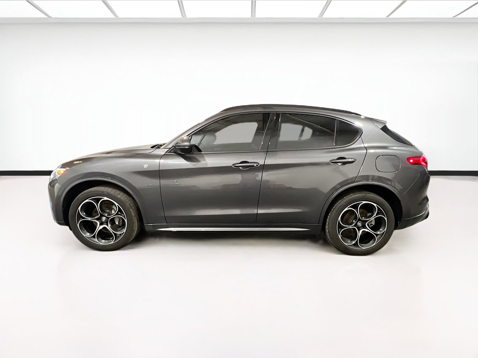 Used 2022 Alfa Romeo Stelvio Ti w/ Active Assist Plus Package image 22