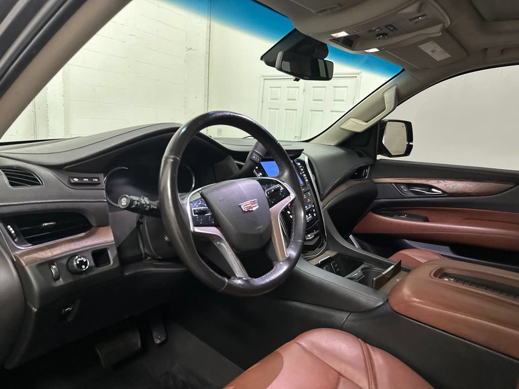 Used 2018 Cadillac Escalade ESV Premium Luxury RWD image 31