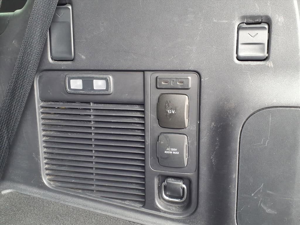 Used 2025 Ford Expedition Active image 14