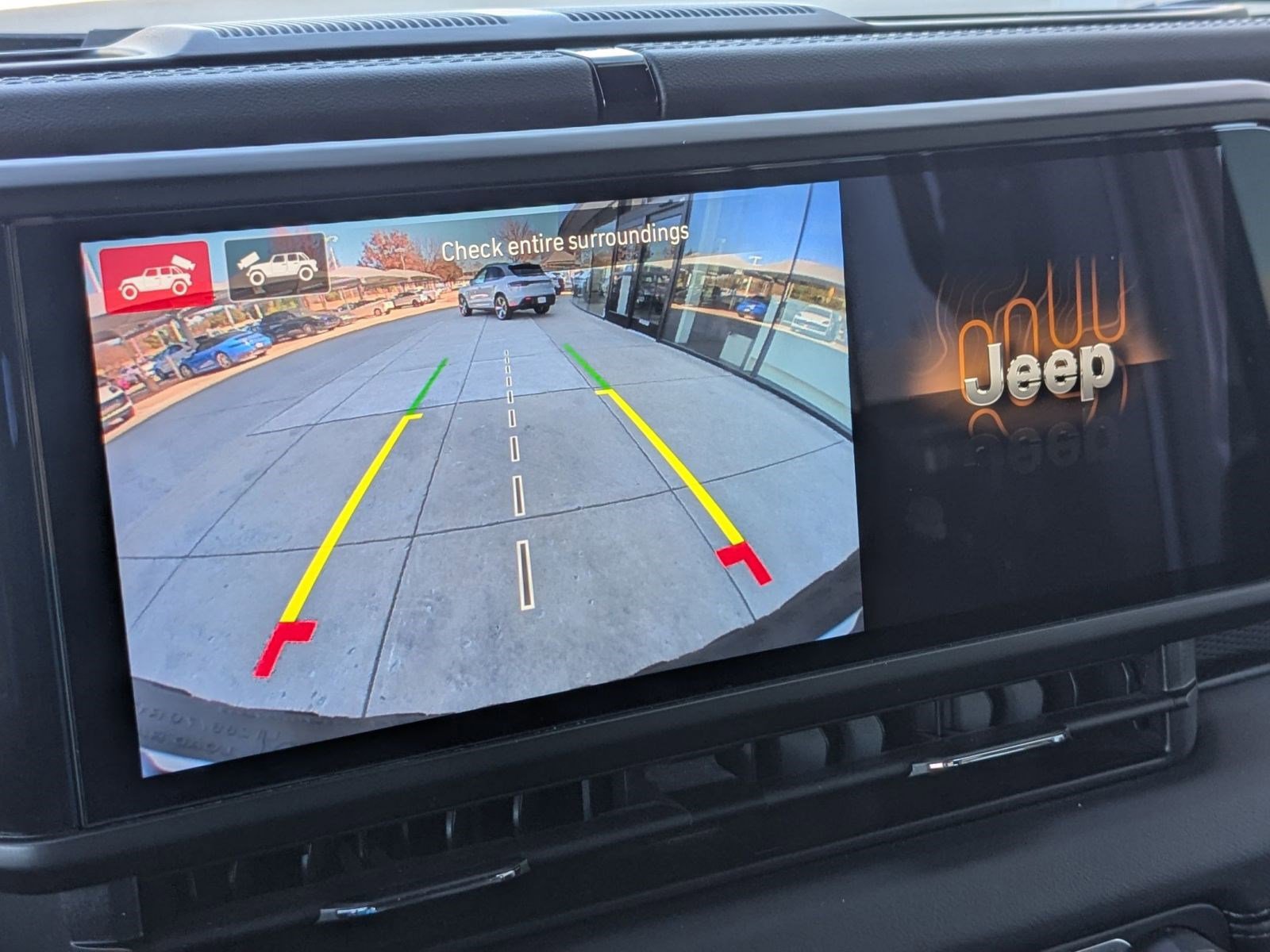 Used 2024 Jeep Wrangler Unlimited Rubicon w/ Technology Group image 18