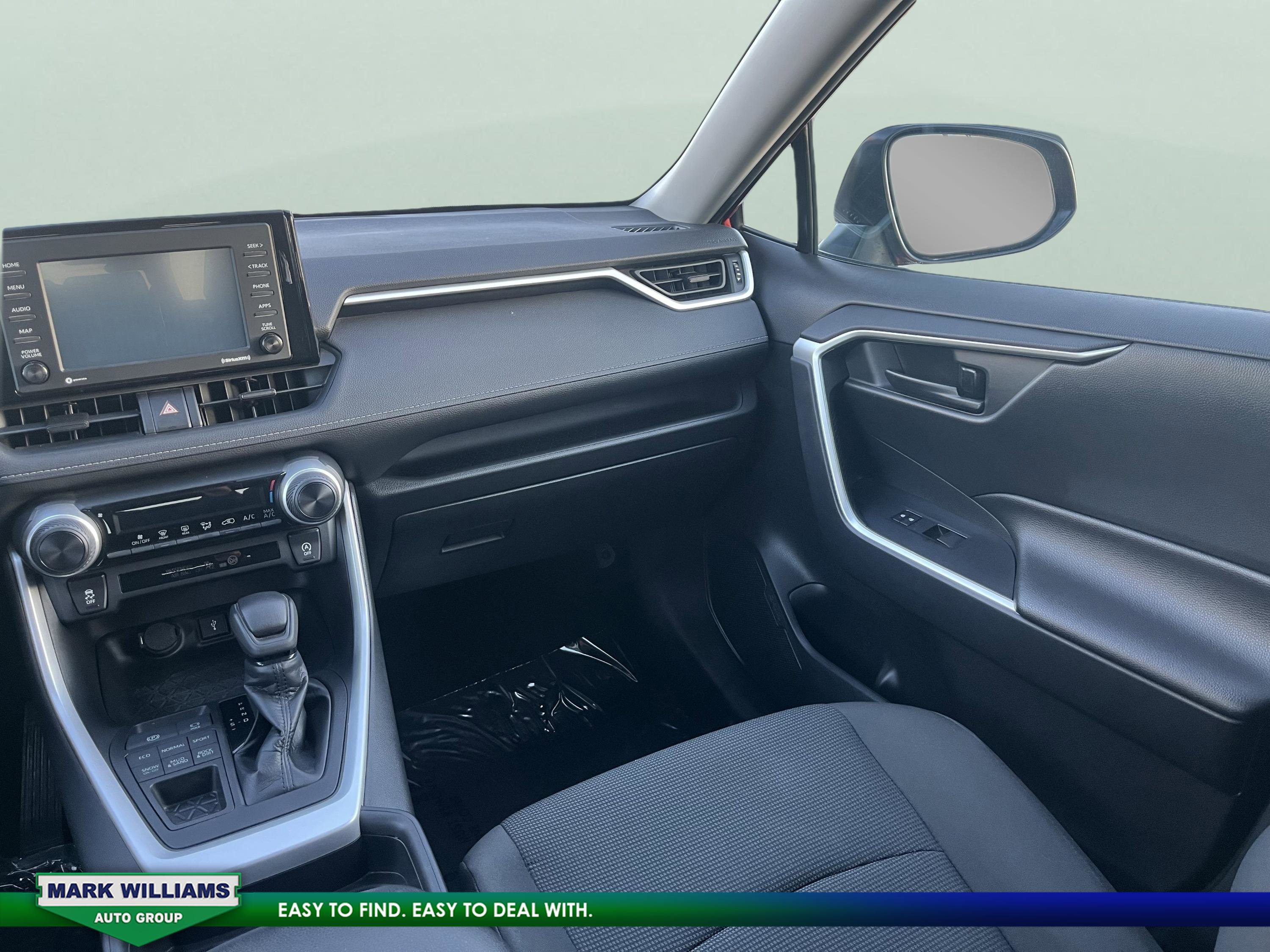 Used 2020 Toyota RAV4 LE image 28