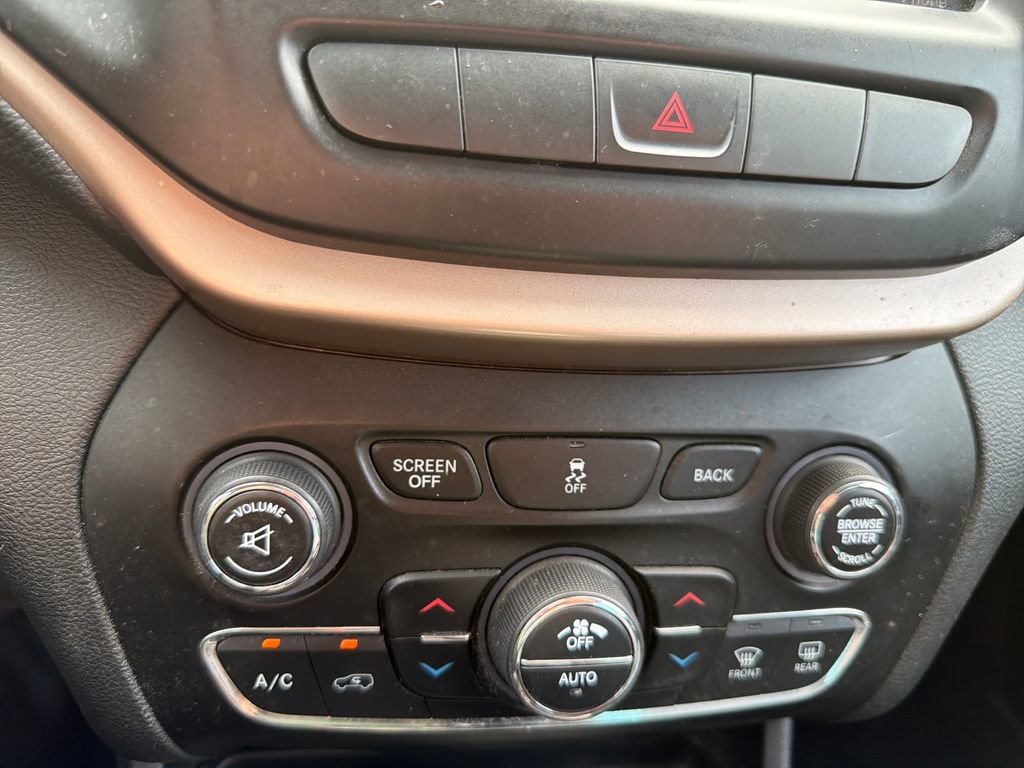 Used 2015 Jeep Cherokee Limited FWD image 10