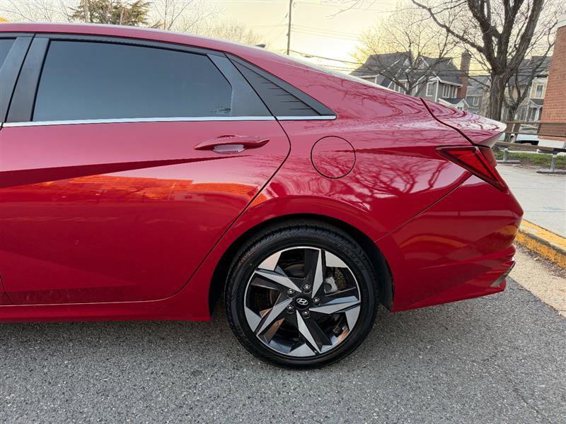 Used 2021 Hyundai Elantra Limited image 11