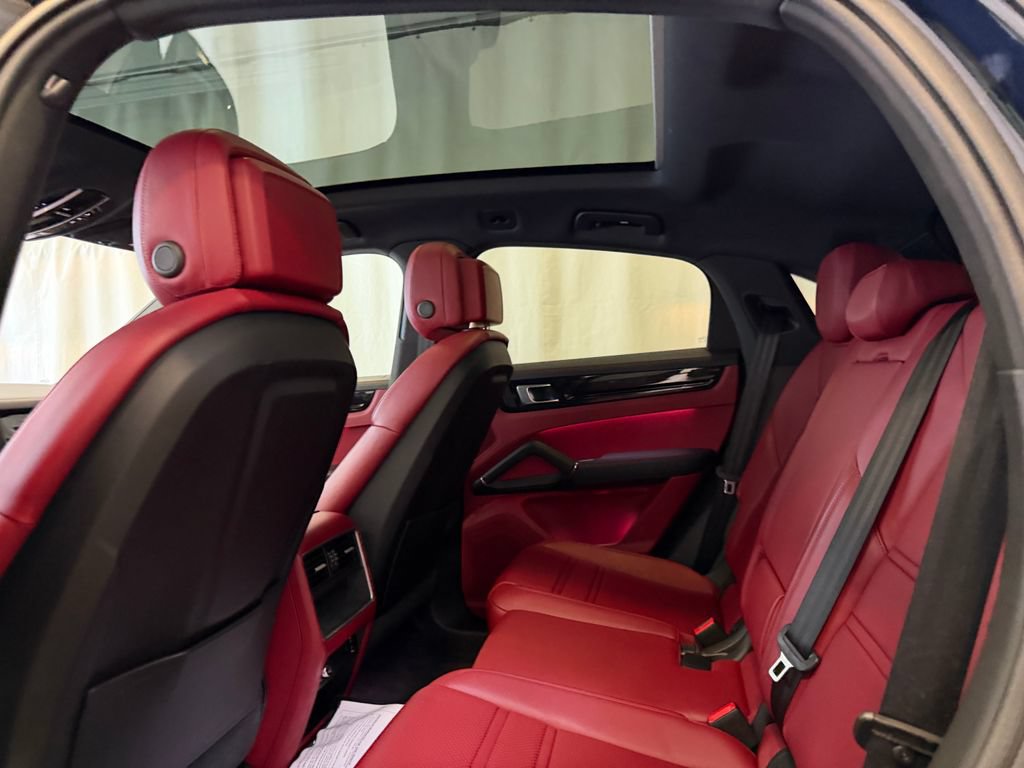 Certified 2023 Porsche Cayenne Coupe AWD/4WD image 23