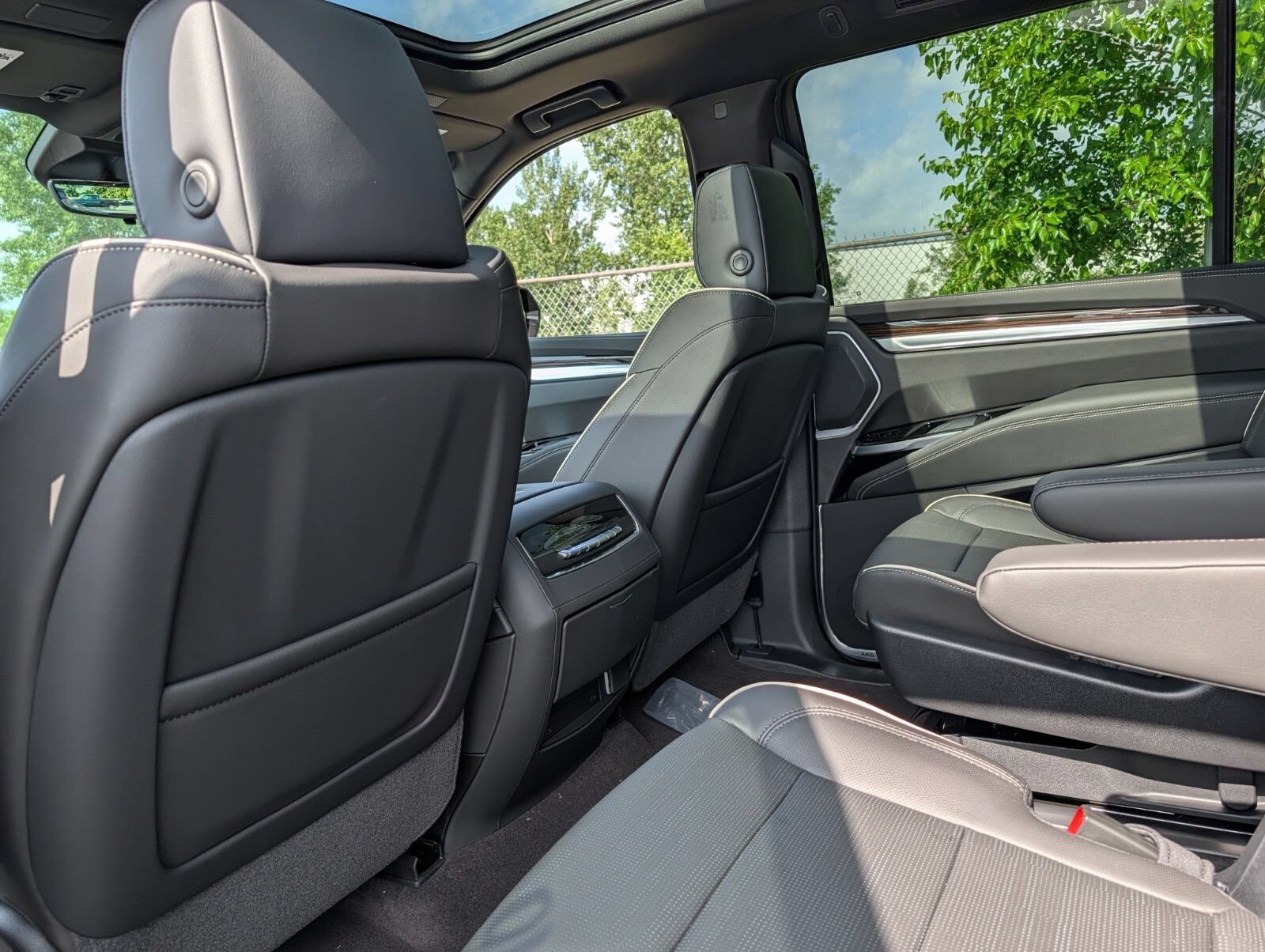 New 2026 Cadillac Escalade ESV Luxury w/ Touring Package AWD/4WD image 30