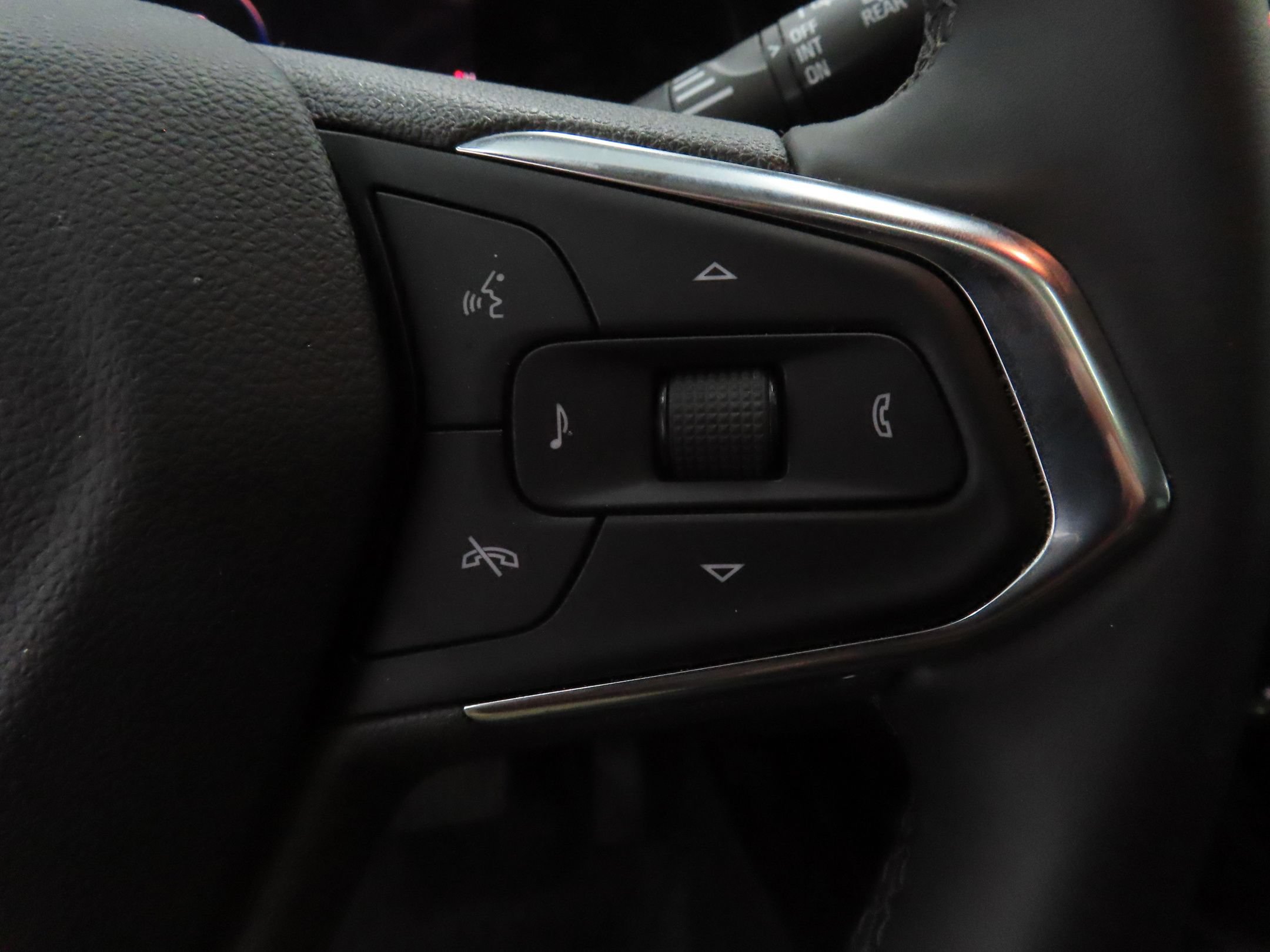 Used 2025 Chevrolet Trax ACTIV w/ Sunroof Package FWD image 14