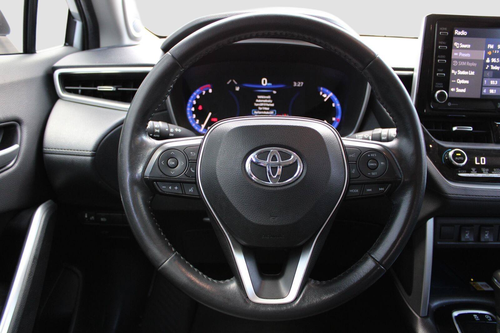 Used 2022 Toyota Corolla Cross XLE w/ Convenience Package FWD image 28