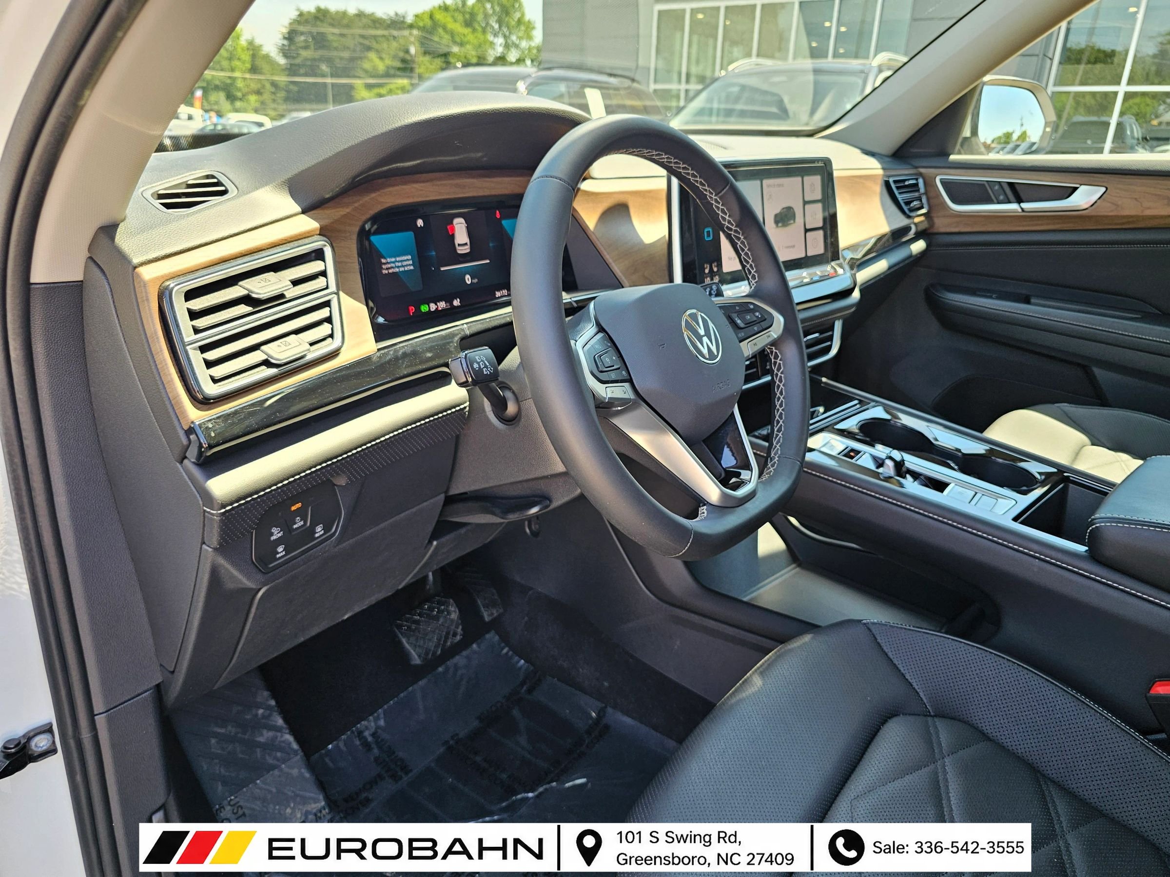 Used 2024 Volkswagen Atlas SE w/ Panoramic Sunroof Package FWD image 11