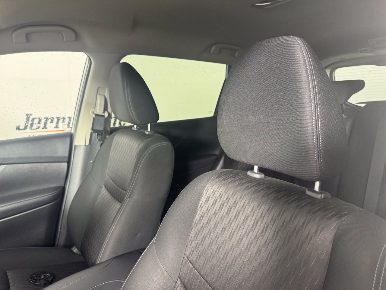 Used 2018 Nissan Rogue SV FWD image 13