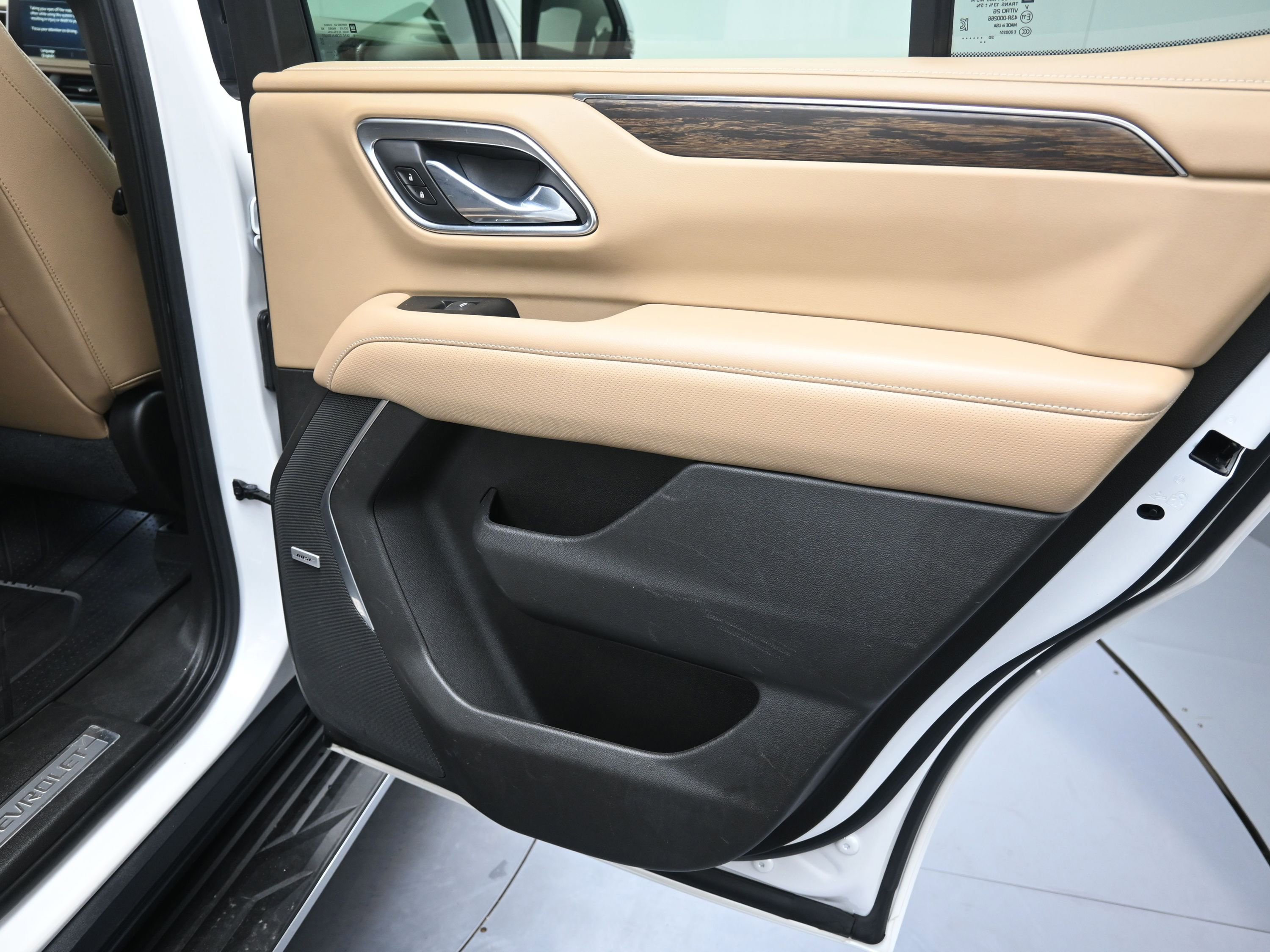 Used 2021 Chevrolet Tahoe Premier w/ Premium Package image 25