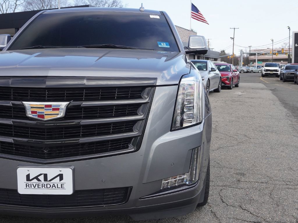 Used 2020 Cadillac Escalade Luxury w/ Escalade Sport Edition image 18