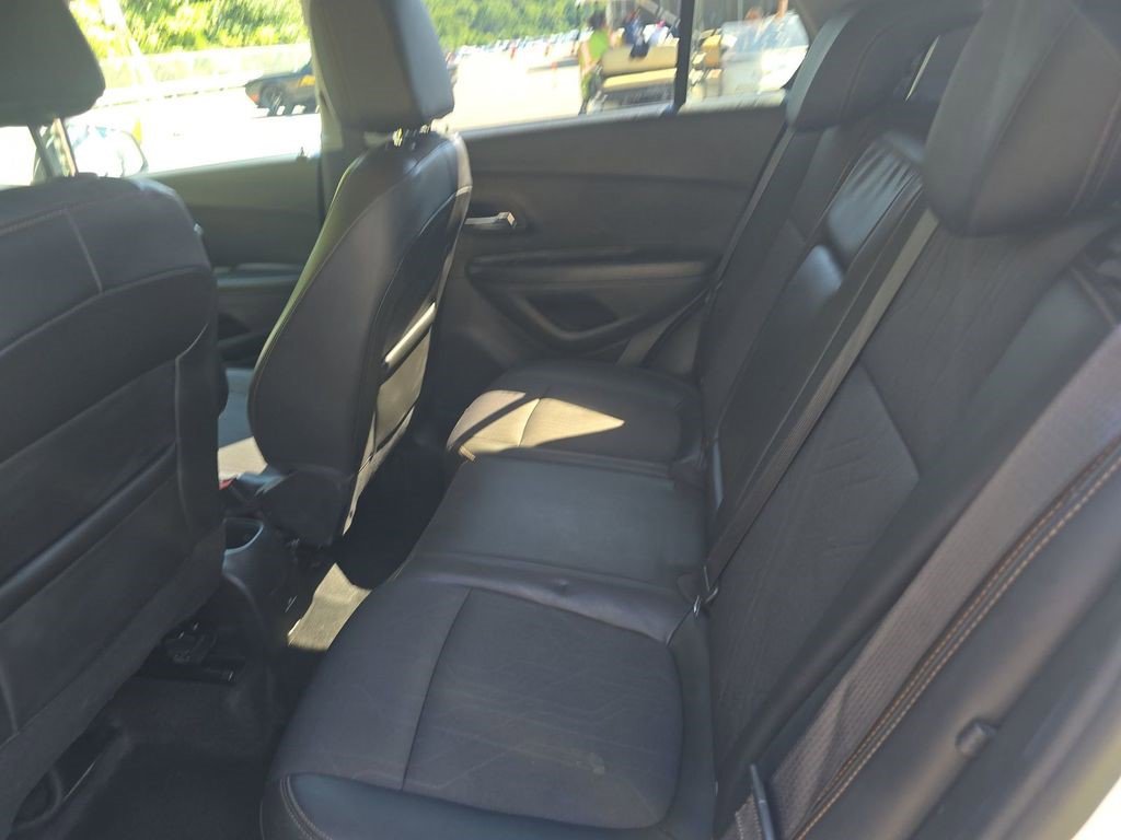 Certified 2022 Chevrolet Trax LT w/ Redline Edition image 5