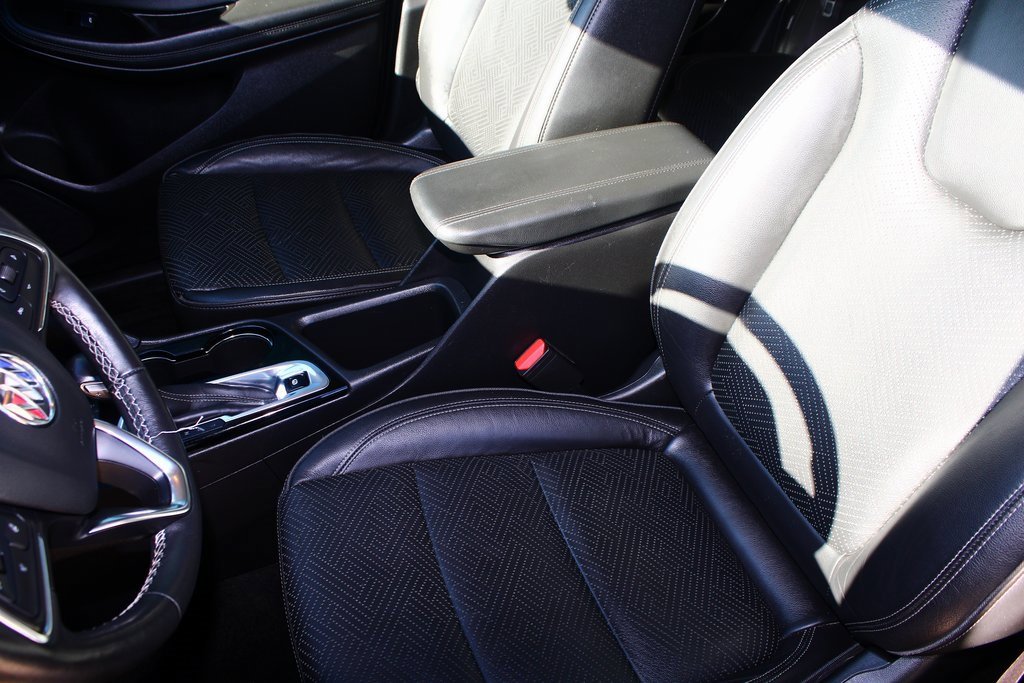 Used 2021 Buick Encore GX Essence image 3