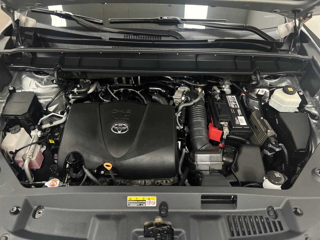 Used 2020 Toyota Highlander XLE image 23