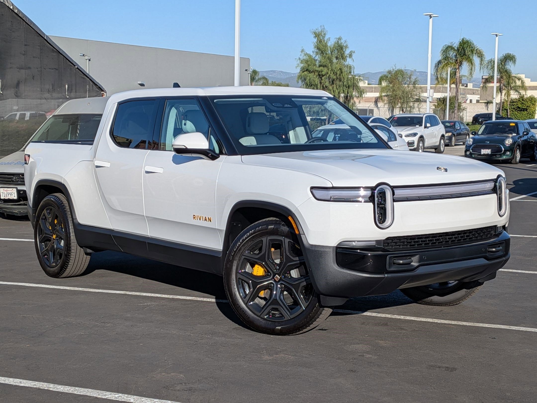 Used 2026 Rivian R1T Premium image 2
