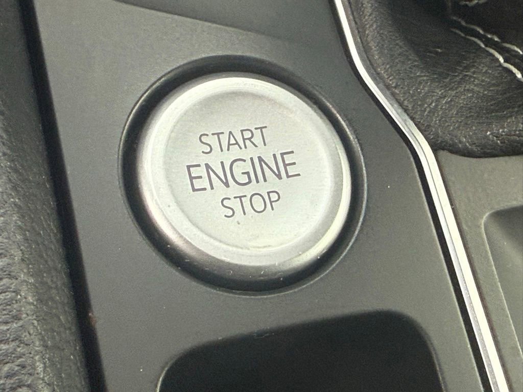 Used 2021 Volkswagen Atlas Cross Sport SE image 17