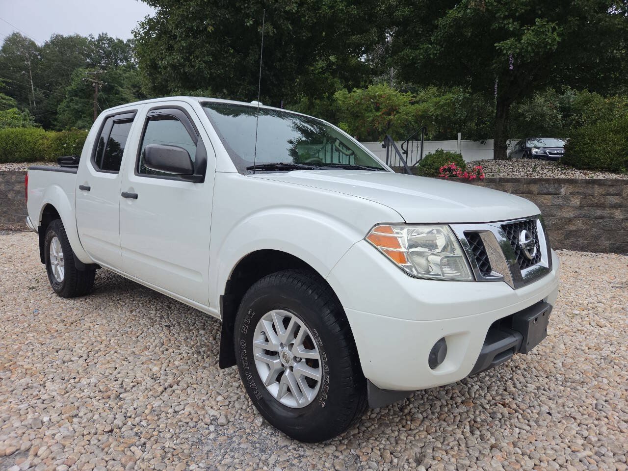Used 2015 Nissan Frontier SV AWD/4WD image 1
