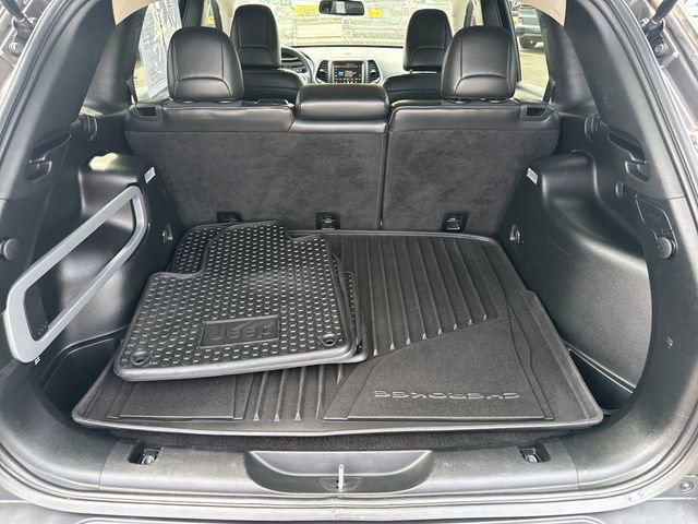 Used 2018 Jeep Cherokee Latitude Plus w/ Cold Weather Group image 15